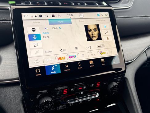 New 2025 Jeep Grand Cherokee Overland w/ Luxury Tech Group IV image 24