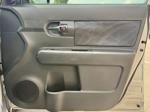 Used 2012 Scion xB FWD image 18