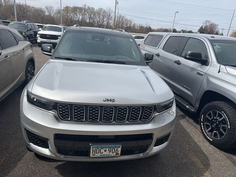 Used 2022 Jeep Grand Cherokee L Summit AWD/4WD image 2