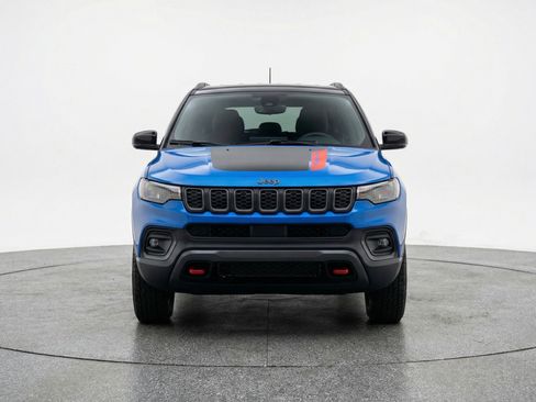 Used 2025 Jeep Compass Trailhawk image 2