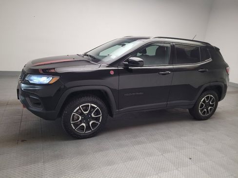 Used 2024 Jeep Compass Trailhawk AWD/4WD image 2