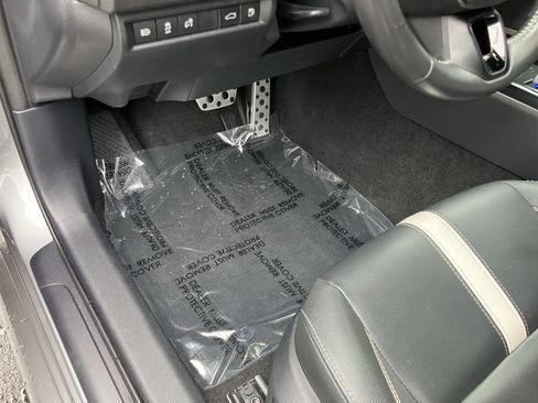 Used 2025 Toyota Camry SE FWD image 18