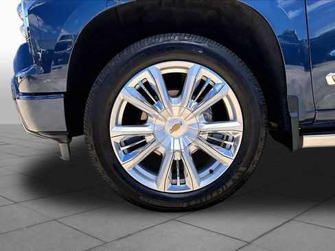 Used 2022 Chevrolet Silverado 1500 High Country w/ High Country Premium Package RWD image 11