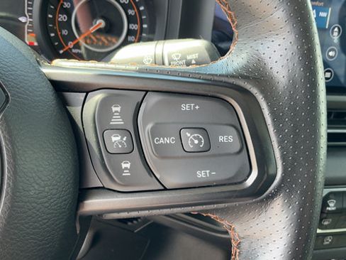 Used 2024 Jeep Gladiator Mojave w/ Technology Group AWD/4WD image 14