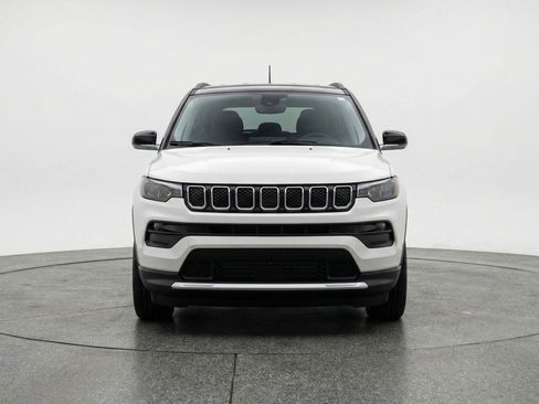 Used 2025 Jeep Compass Limited AWD/4WD image 2