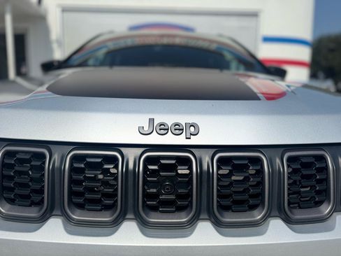 Used 2025 Jeep Compass Trailhawk w/ Trailhawk Elite Group AWD/4WD image 14