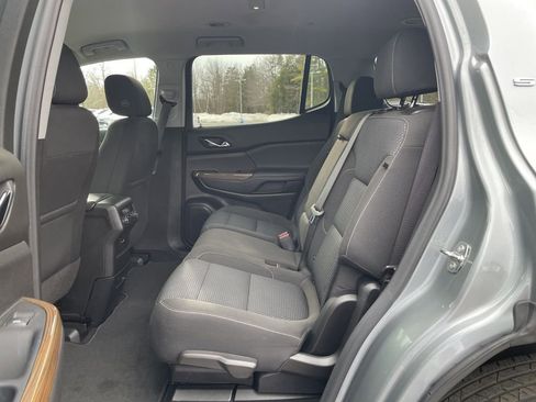 Used 2023 GMC Acadia SLE image 31