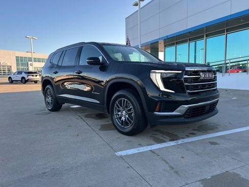 Used 2025 GMC Acadia Elevation image 4