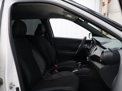 Used 2020 Nissan Kicks S image 30