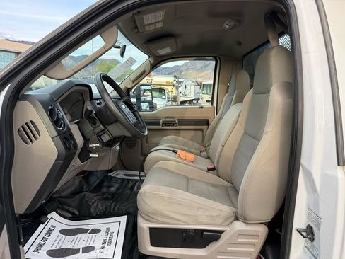 Used 2008 Ford F550 4x4 Regular Cab Super Duty image 12