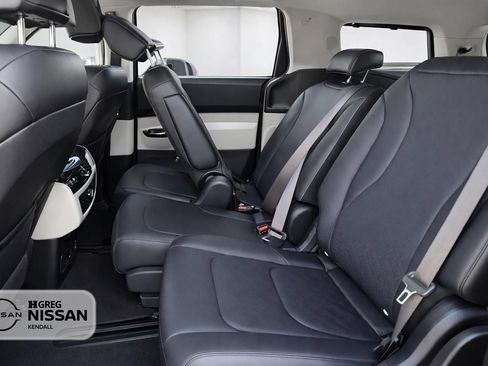 Used 2022 Kia Carnival EX FWD image 13