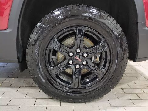 Used 2023 GMC Acadia AT4 image 18