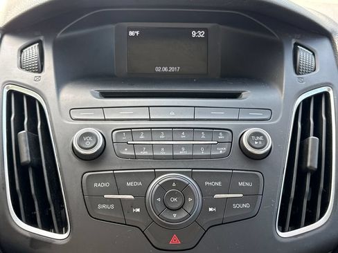 Used 2016 Ford Focus SE w/ Equipment Group 201A FWD image 25
