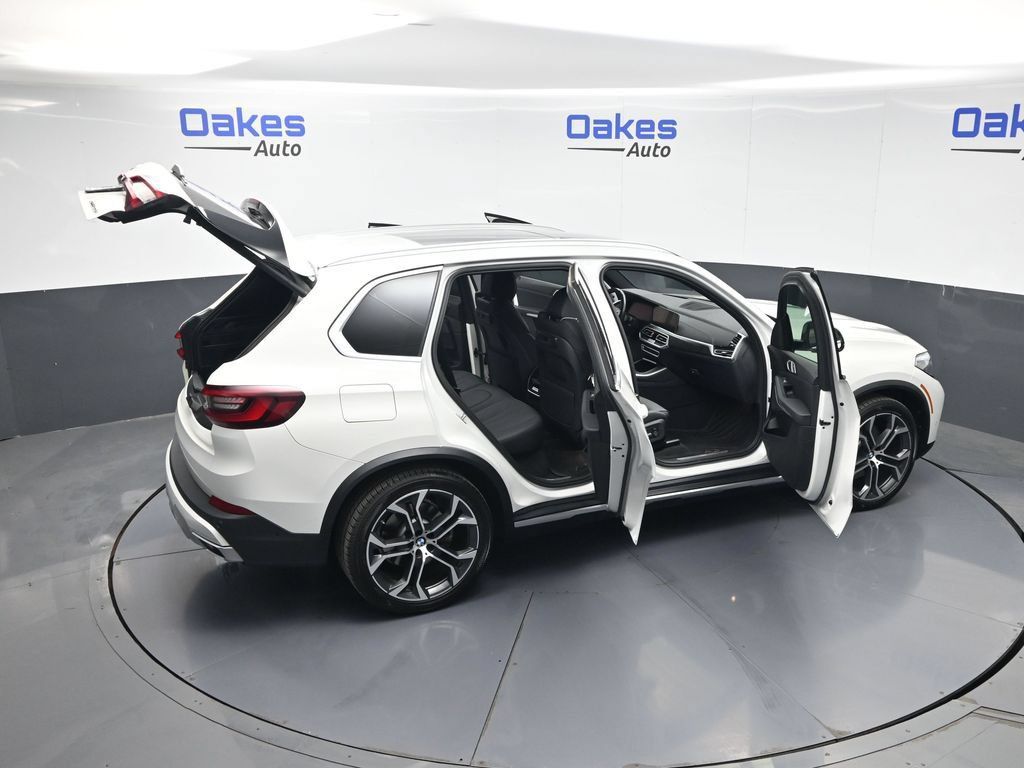 Used 2022 BMW X5 xDrive40i w/ Executive Package AWD/4WD image 58
