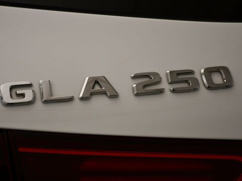 Used 2025 Mercedes-Benz GLA 250 4MATIC image 9