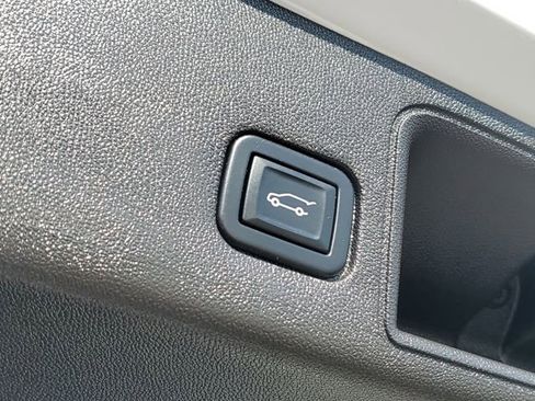 Certified 2022 GMC Terrain SLE w/ Driver Convenience Package FWD image 34