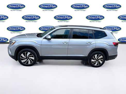 Used 2025 Volkswagen Atlas SE image 4