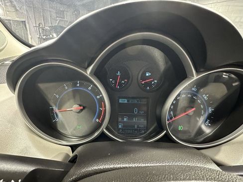 Used 2014 Chevrolet Cruze LS FWD image 11
