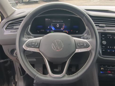 Used 2023 Volkswagen Tiguan SE AWD/4WD image 22