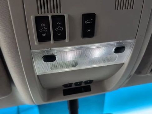 Used 2014 Cadillac Escalade Premium image 23