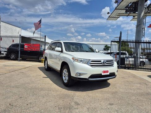 Used 2012 Toyota Highlander FWD image 4