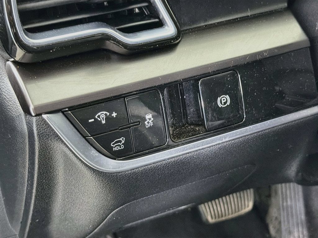 Used 2025 Kia Sportage EX w/ Premium Package FWD image 13