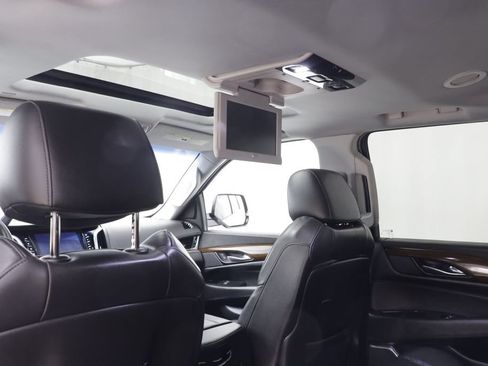 Used 2020 Cadillac Escalade Premium Luxury AWD/4WD image 18