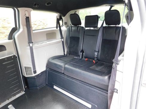 Used 2017 Dodge Grand Caravan SXT FWD image 23