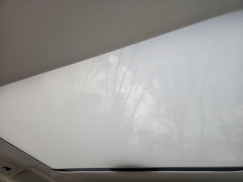 Used 2025 Land Rover Discovery S image 28