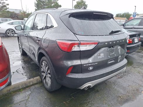 Used 2020 Ford Escape Titanium image 4