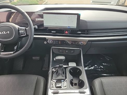 New 2026 Kia Carnival SX w/ SX Dark Edition Package FWD image 12
