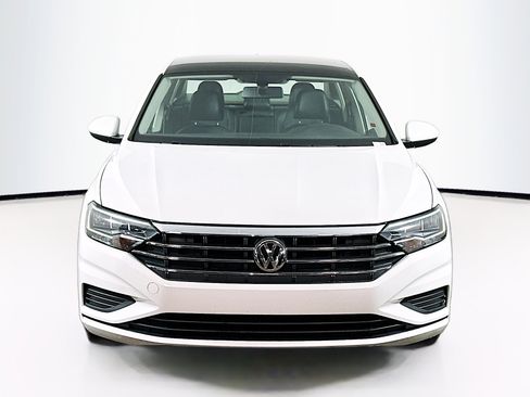 Used 2020 Volkswagen Jetta SE image 2