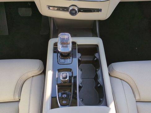 New 2026 Volvo XC90 B6 Ultra image 17