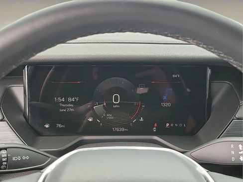 Used 2025 GMC Acadia Elevation image 17