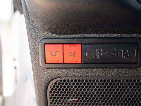 Used 2017 Jeep Wrangler Unlimited Rubicon AWD/4WD image 33