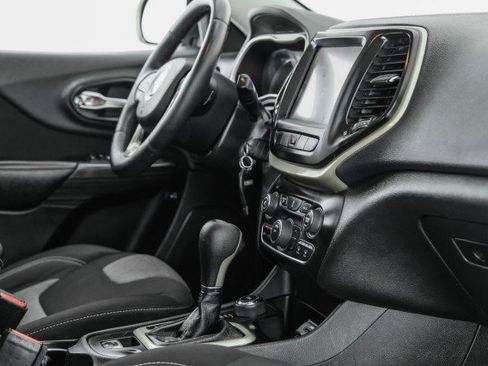 Used 2014 Jeep Cherokee Latitude AWD/4WD image 23