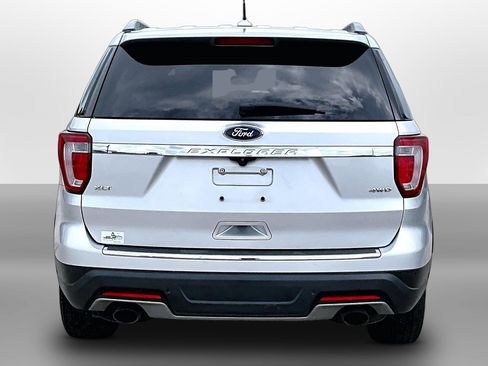 Used 2018 Ford Explorer XLT w/ Equipment Group 201A AWD/4WD image 4