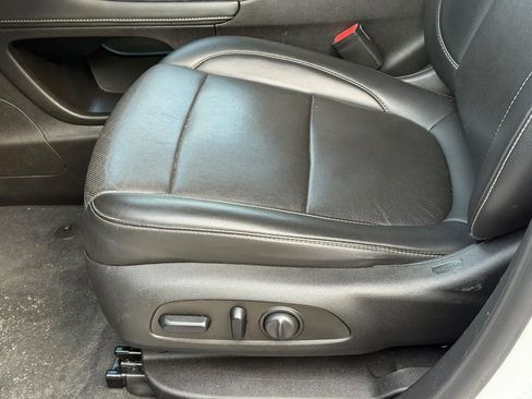 Used 2023 GMC Acadia SLT image 22