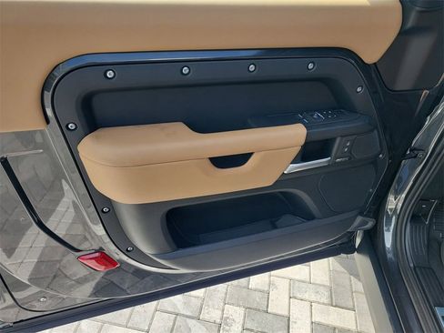 New 2025 Land Rover Defender 90 V8 image 19