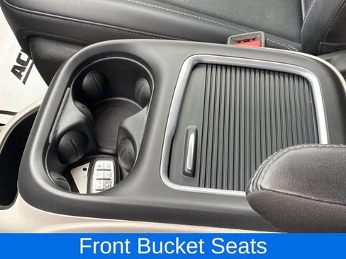 Used 2024 Chrysler Pacifica Touring-L FWD image 12