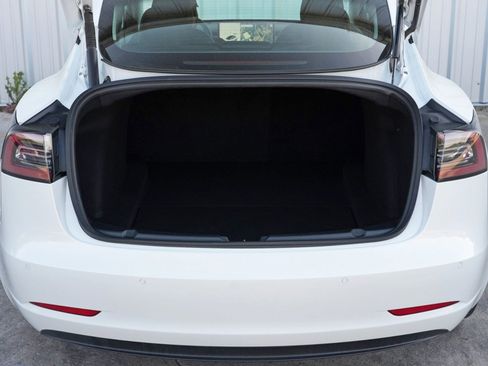 Used 2021 Tesla Model 3 Standard Range image 9
