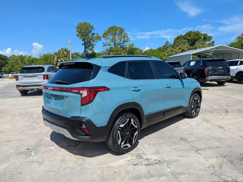 Certified 2025 Kia Seltos SX w/ SX Sunroof Package AWD/4WD image 8