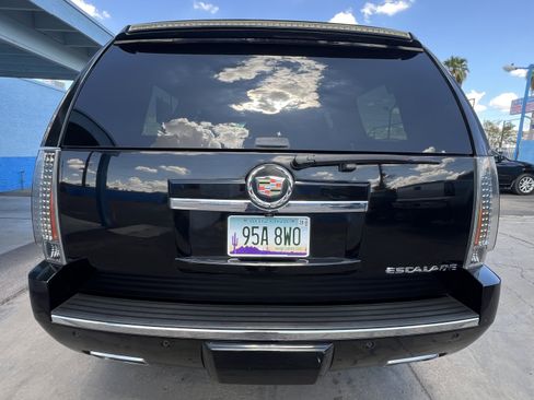 Used 2013 Cadillac Escalade ESV Premium image 4