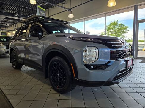 New 2025 Mitsubishi Outlander Trail Edition image 3