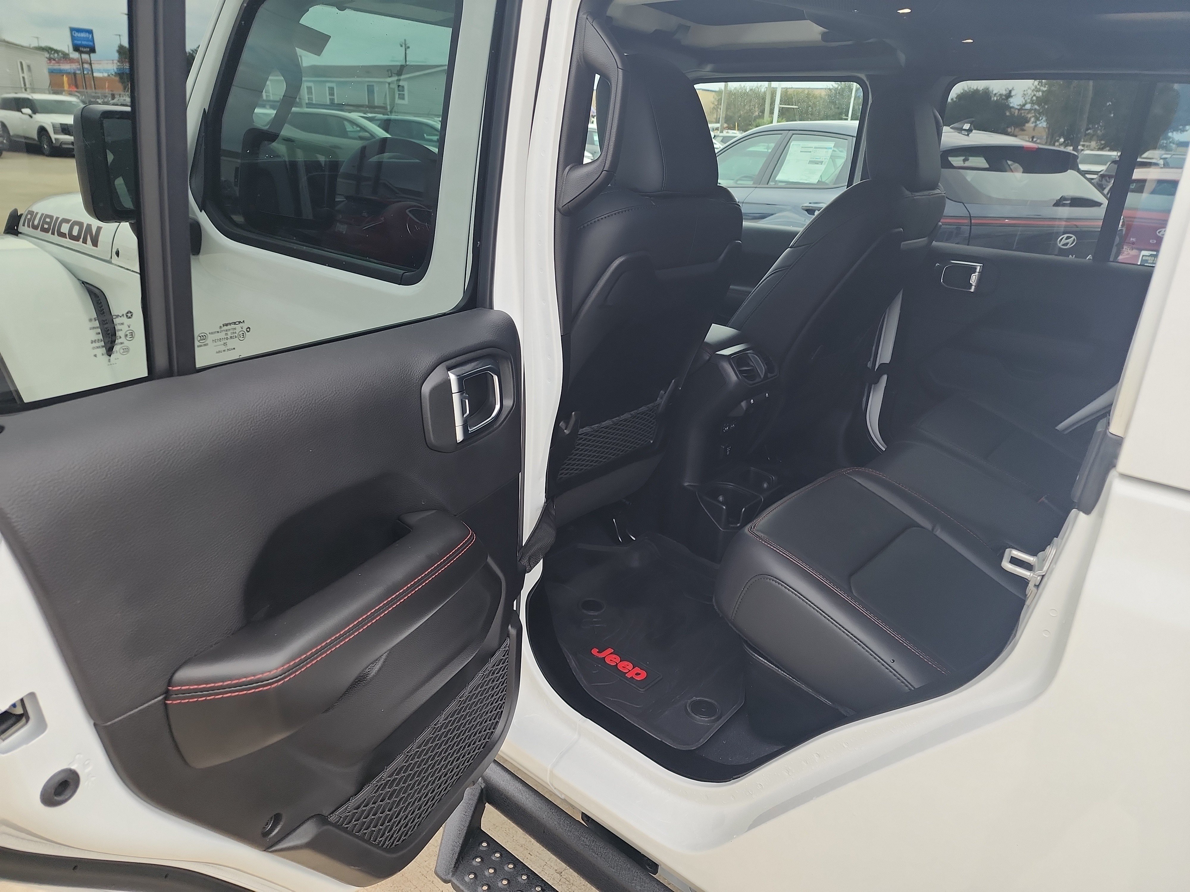 Used 2025 Jeep Gladiator Rubicon AWD/4WD image 14