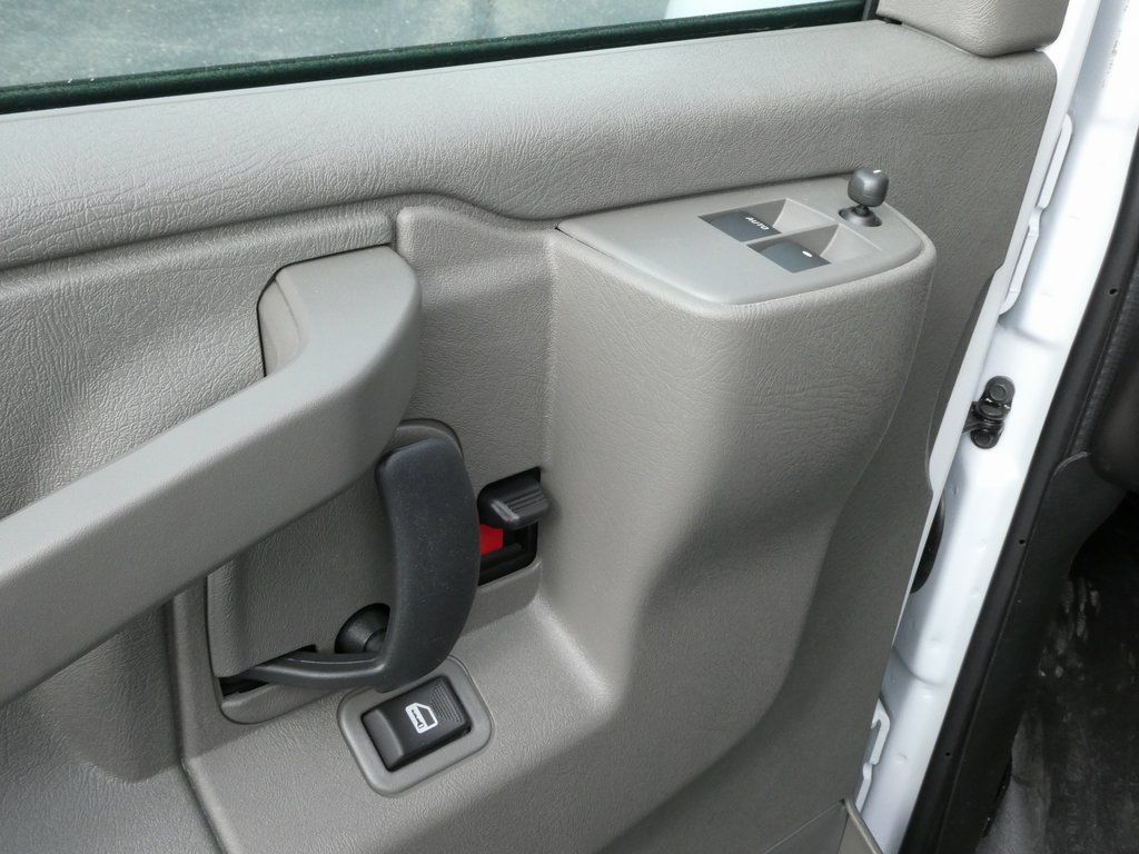 Used 2025 GMC Savana 3500 w/ Power Convenience Package RWD image 25