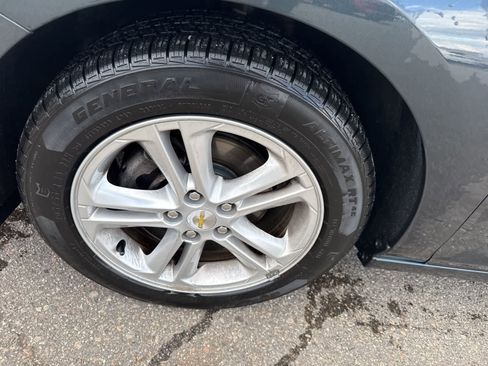 Used 2017 Chevrolet Cruze LT w/ Convenience Package image 9