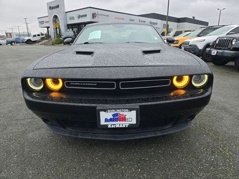 Used 2017 Dodge Challenger SXT w/ Sound Group image 8