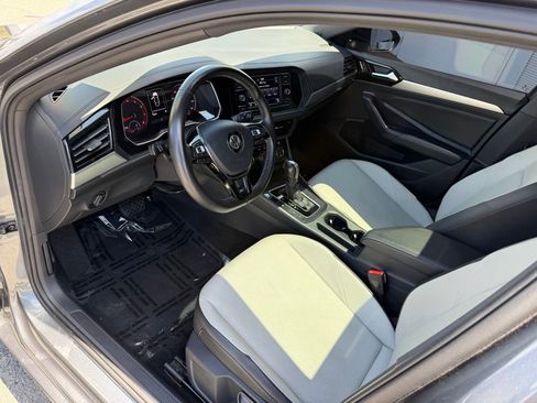 Used 2019 Volkswagen Jetta R-Line FWD image 2