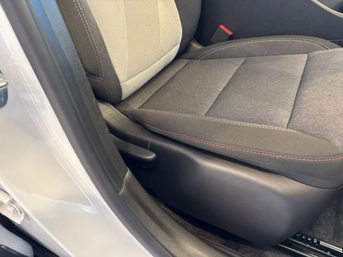 Used 2025 Chevrolet Trax RS w/ Sunroof Package FWD image 21